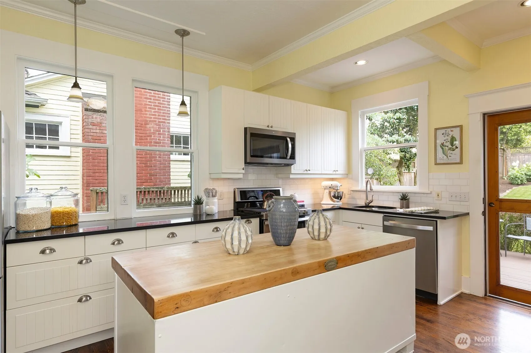 2565 4th Avenue W, Seattle, WA 98119