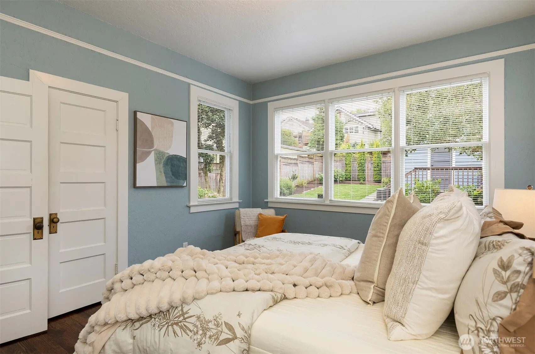 2565 4th Avenue W, Seattle, WA 98119