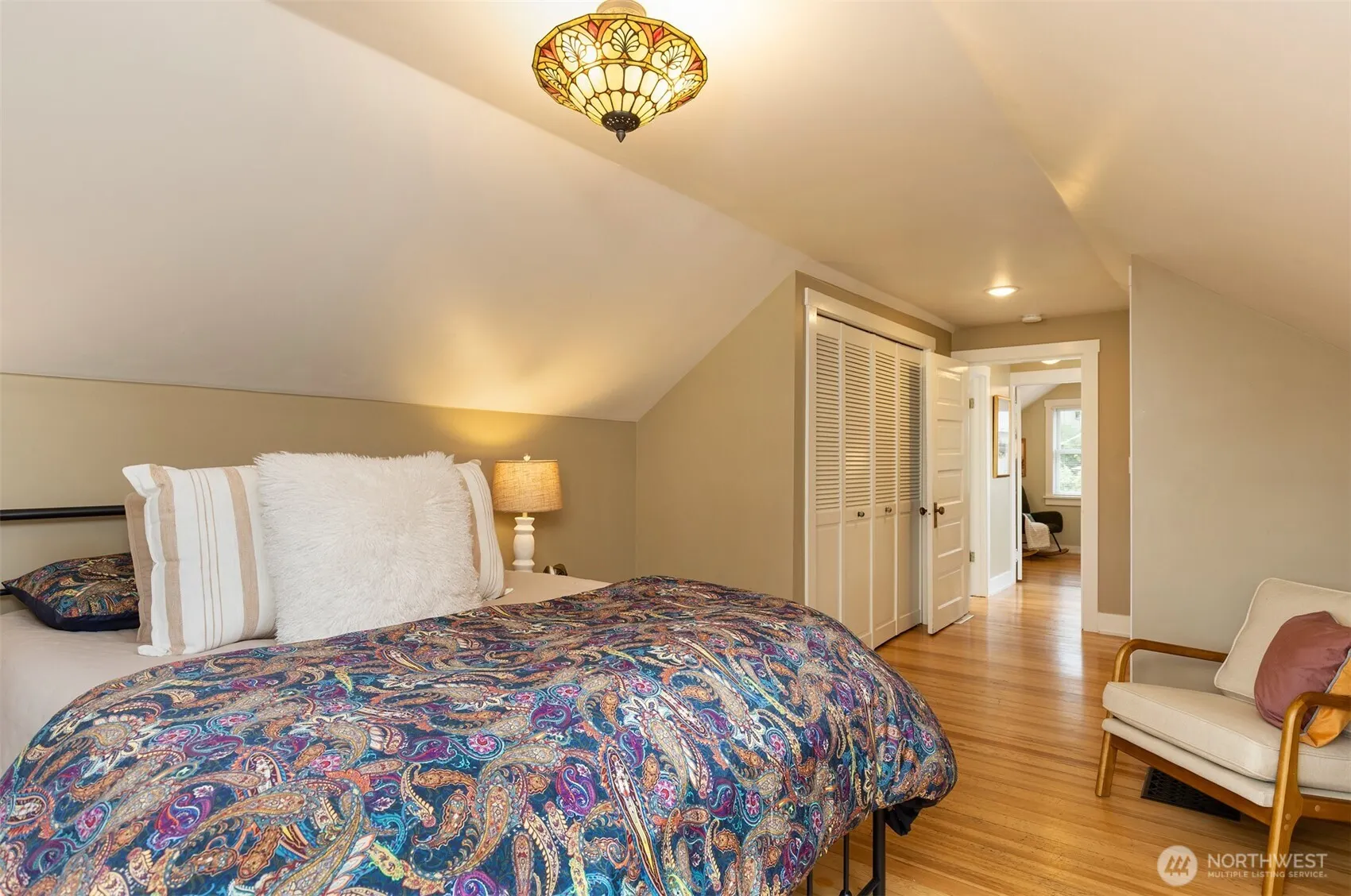 2565 4th Avenue W, Seattle, WA 98119