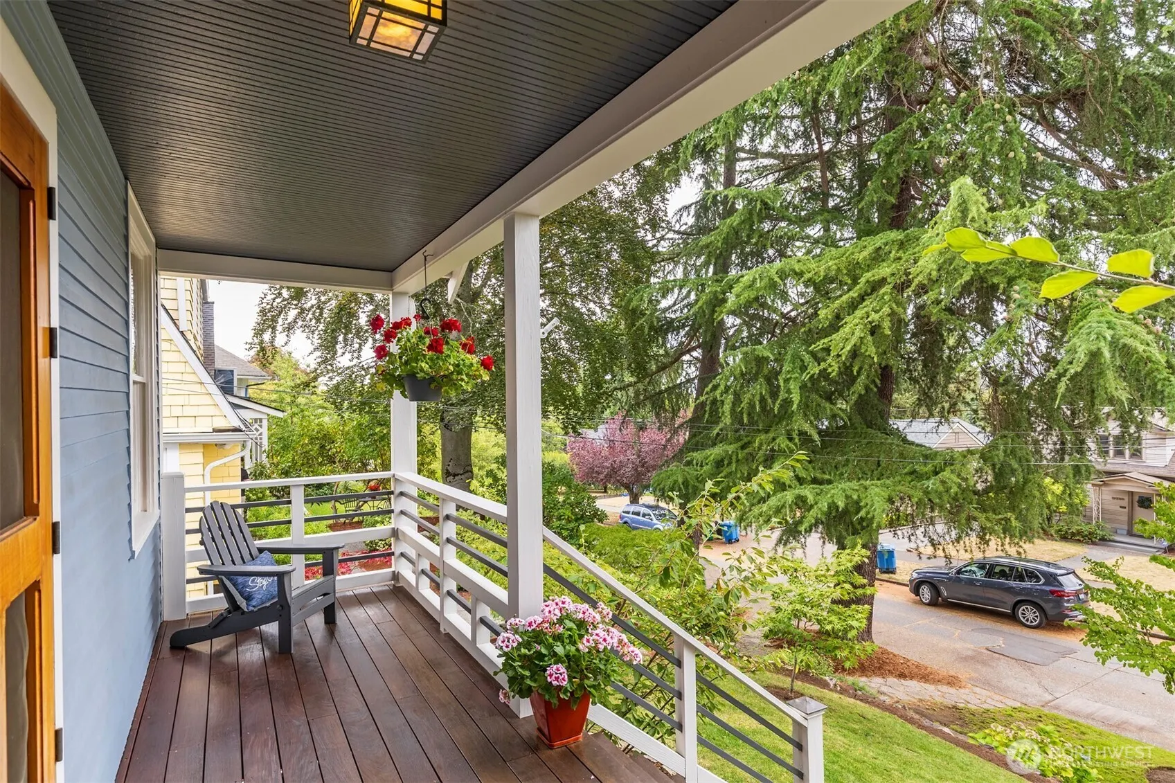 2565 4th Avenue W, Seattle, WA 98119