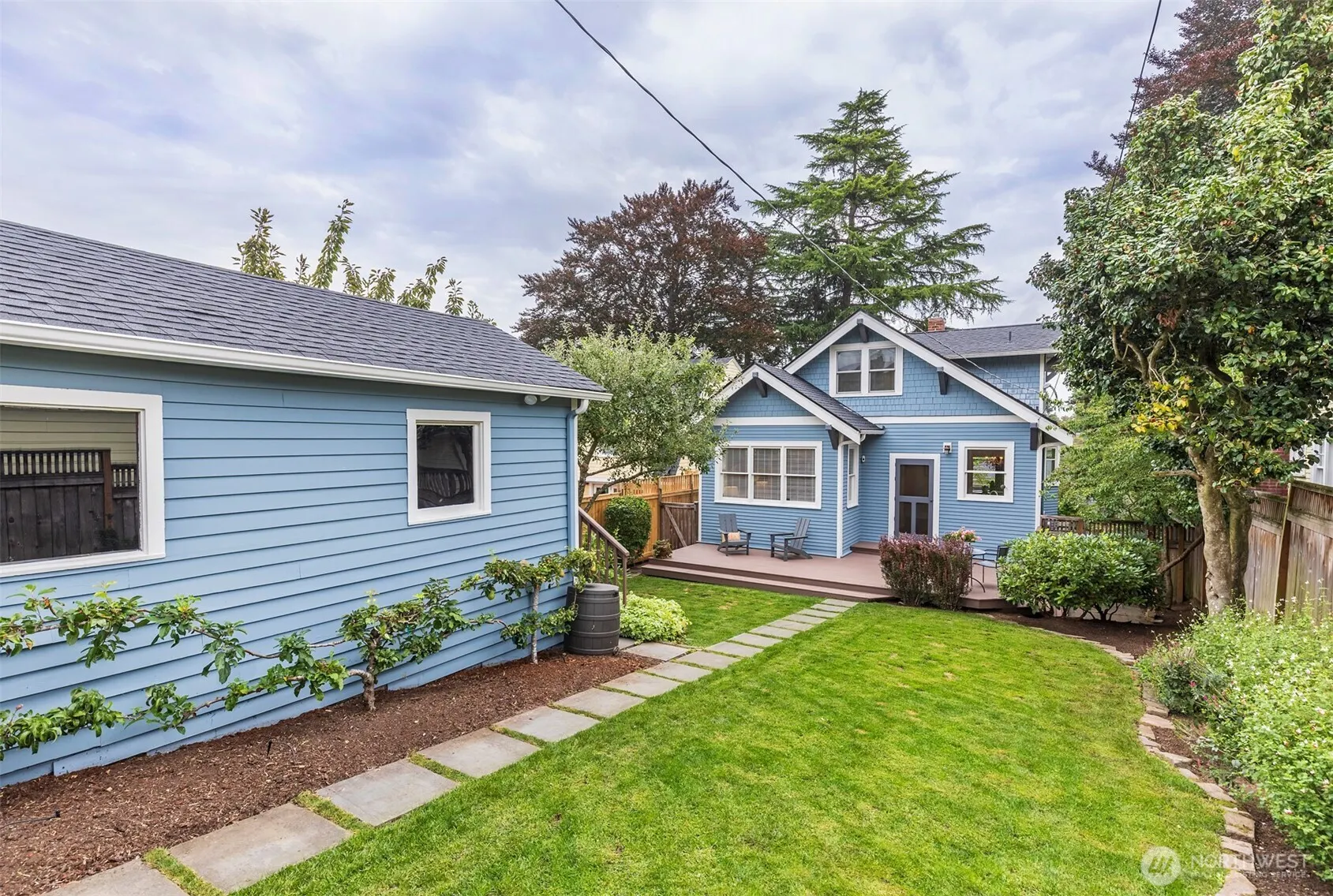 2565 4th Avenue W, Seattle, WA 98119