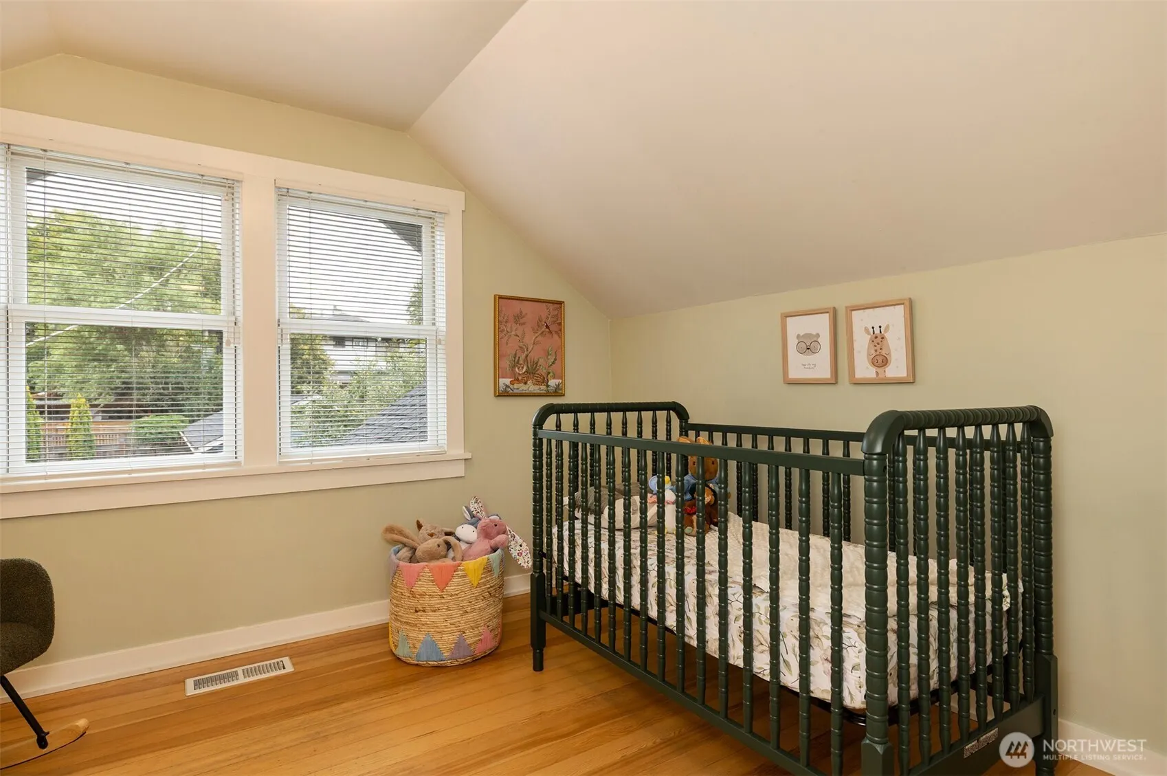 2565 4th Avenue W, Seattle, WA 98119