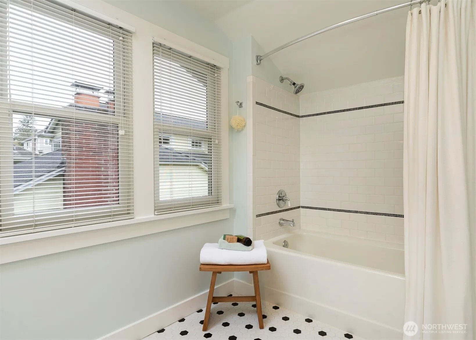 2565 4th Avenue W, Seattle, WA 98119
