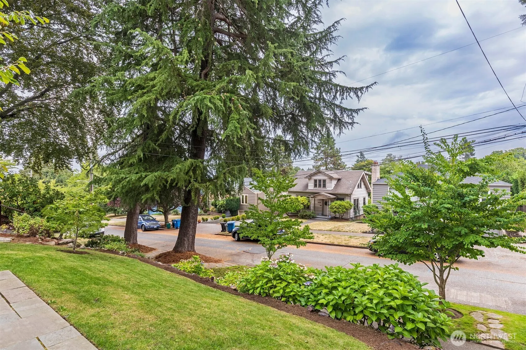 2565 4th Avenue W, Seattle, WA 98119