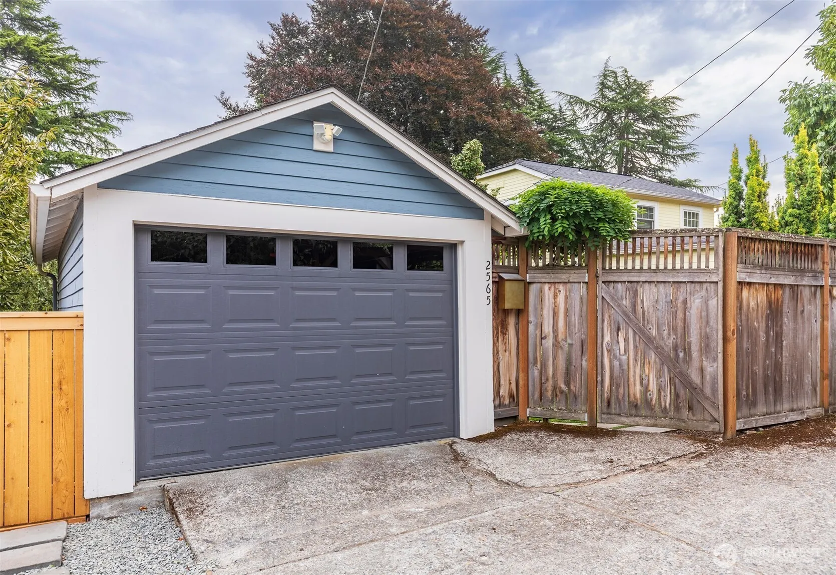 2565 4th Avenue W, Seattle, WA 98119