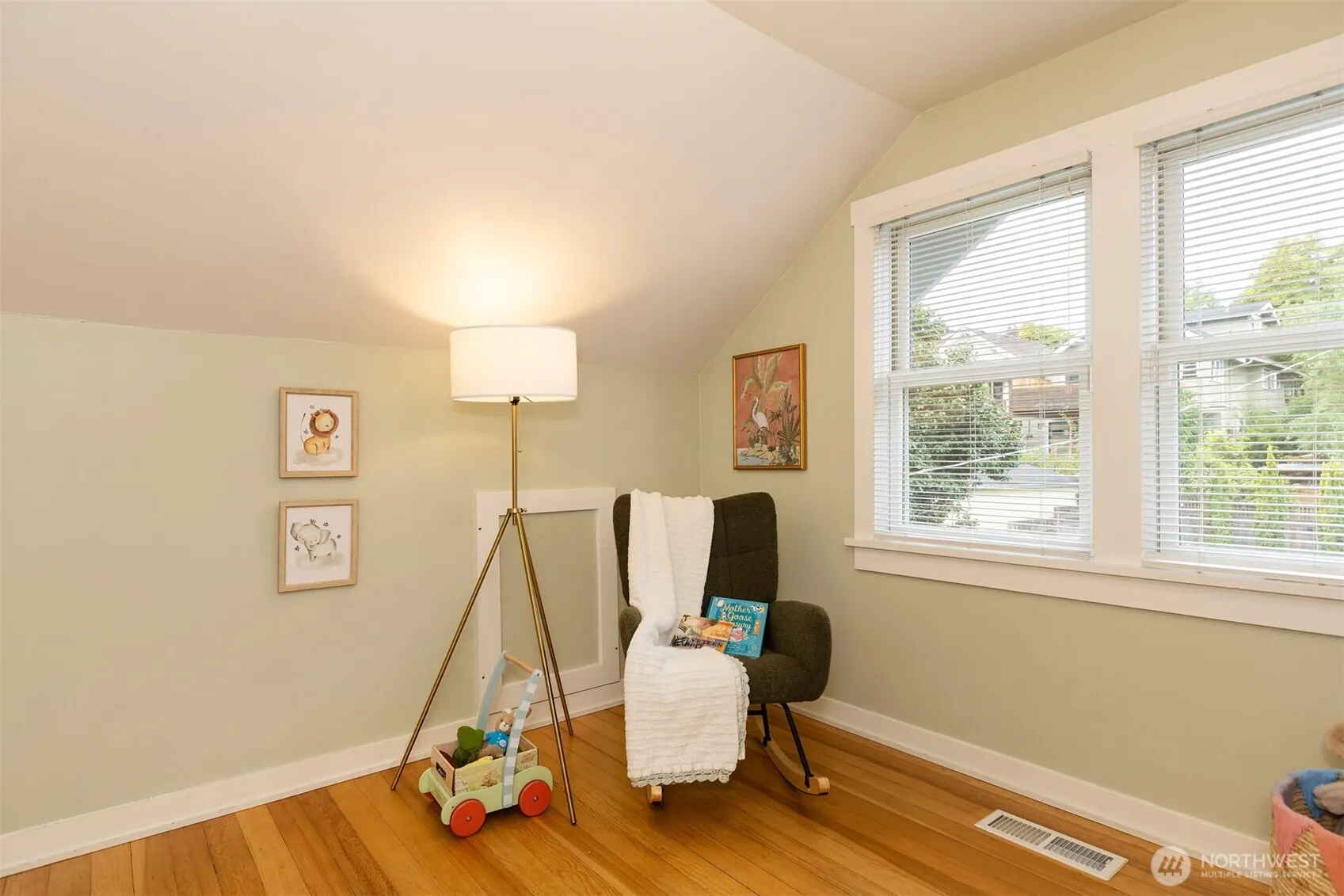 2565 4th Avenue W, Seattle, WA 98119