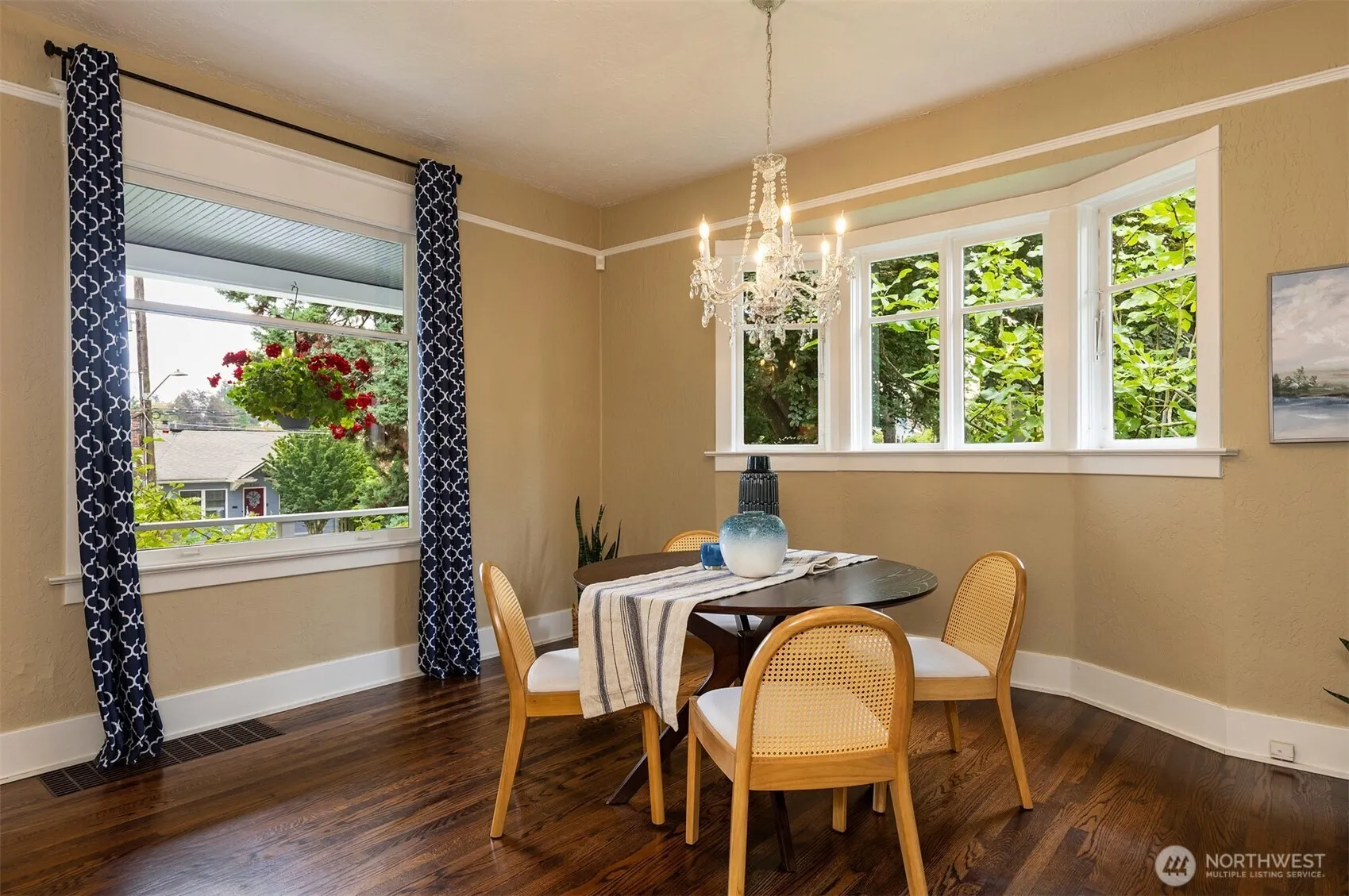 2565 4th Avenue W, Seattle, WA 98119