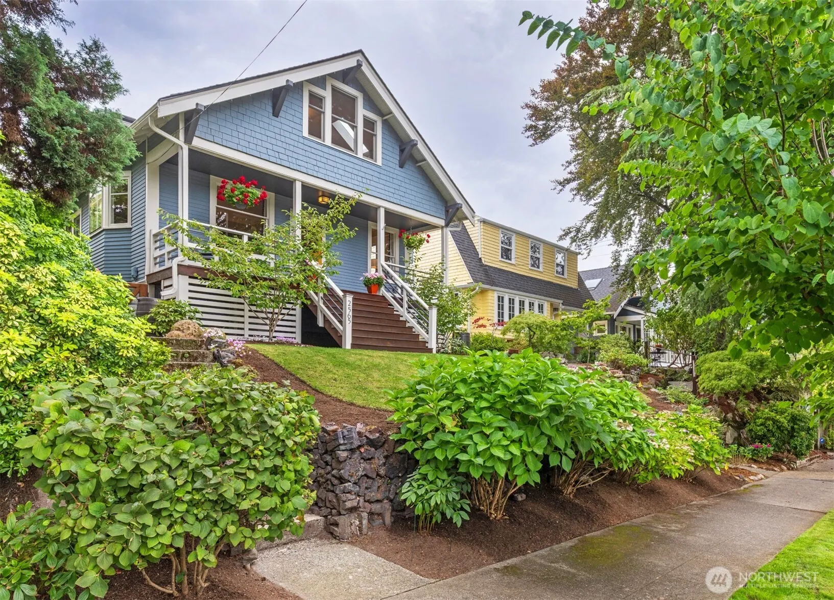 2565 4th Avenue W, Seattle, WA 98119
