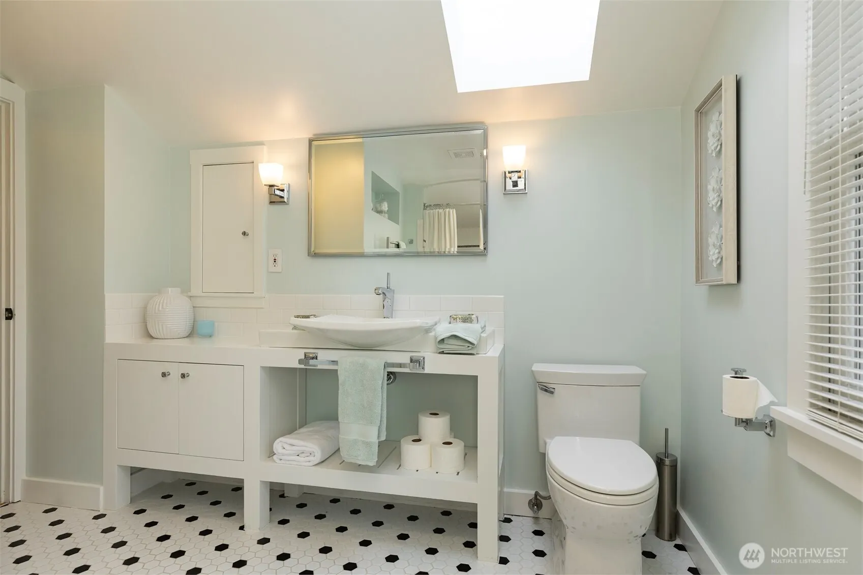 2565 4th Avenue W, Seattle, WA 98119