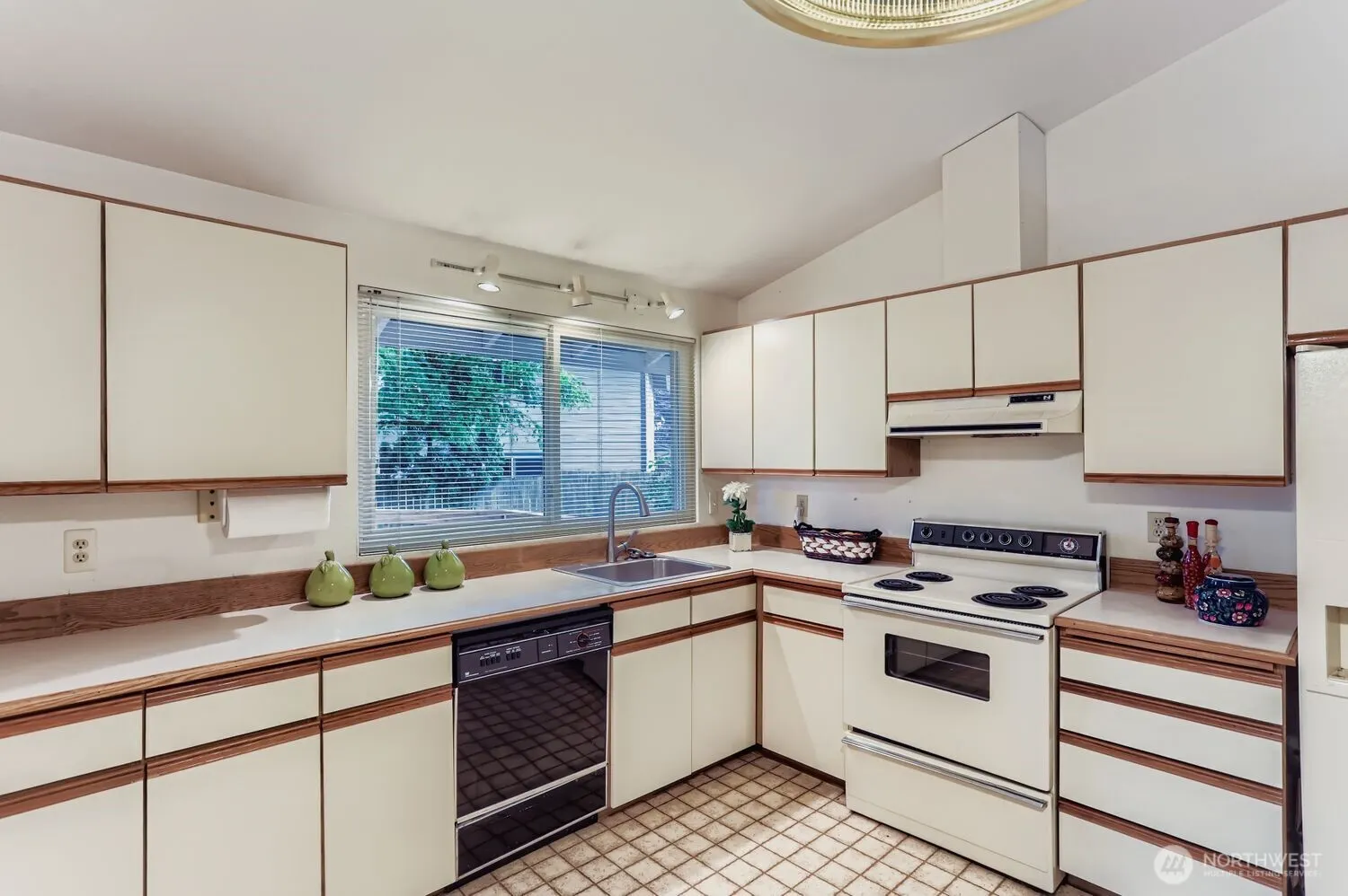 13018 NE 134th Place , Kirkland, WA 98034