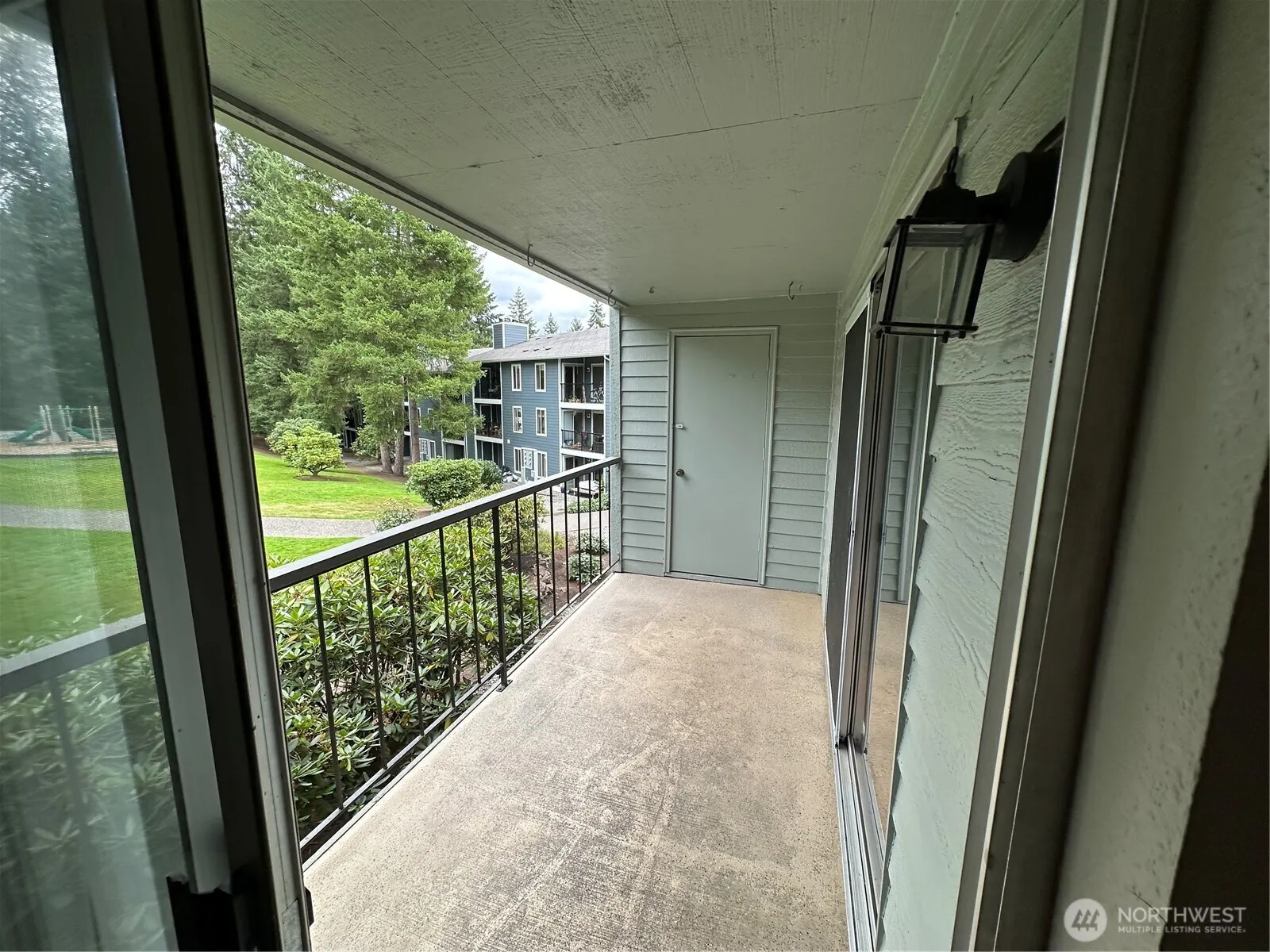 4641 W Lake Sammamish Pkwy SE #F204, Issaquah, WA 98027