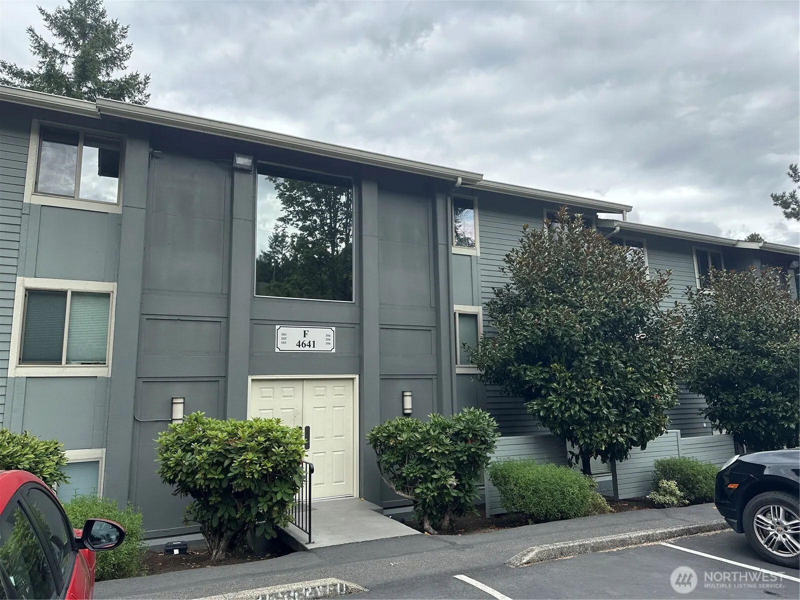 4641 W Lake Sammamish Pkwy SE #F204, Issaquah, WA 98027