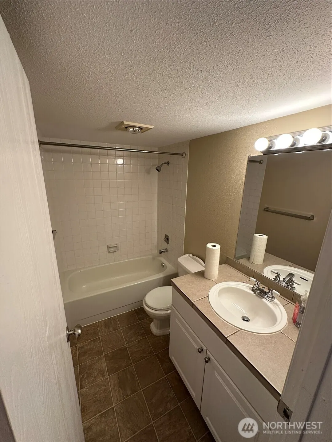 4641 W Lake Sammamish Pkwy SE #F204, Issaquah, WA 98027