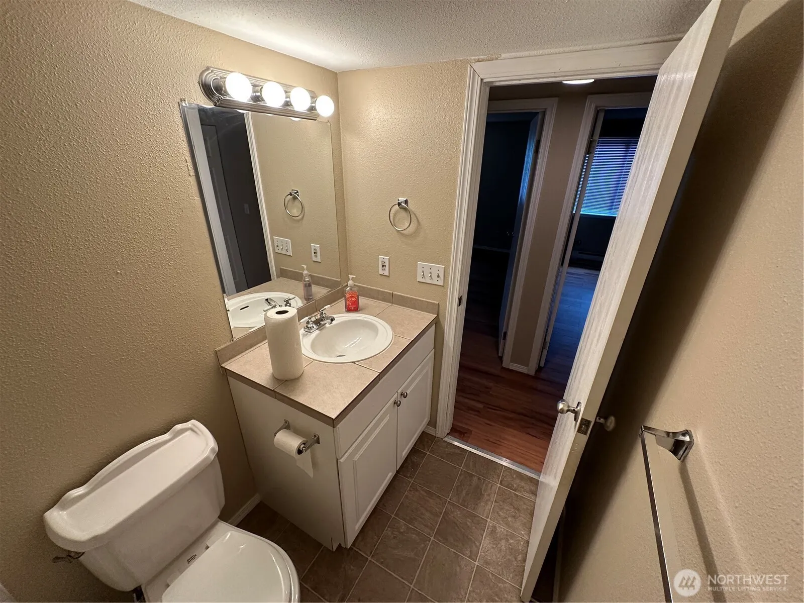 4641 W Lake Sammamish Pkwy SE #F204, Issaquah, WA 98027