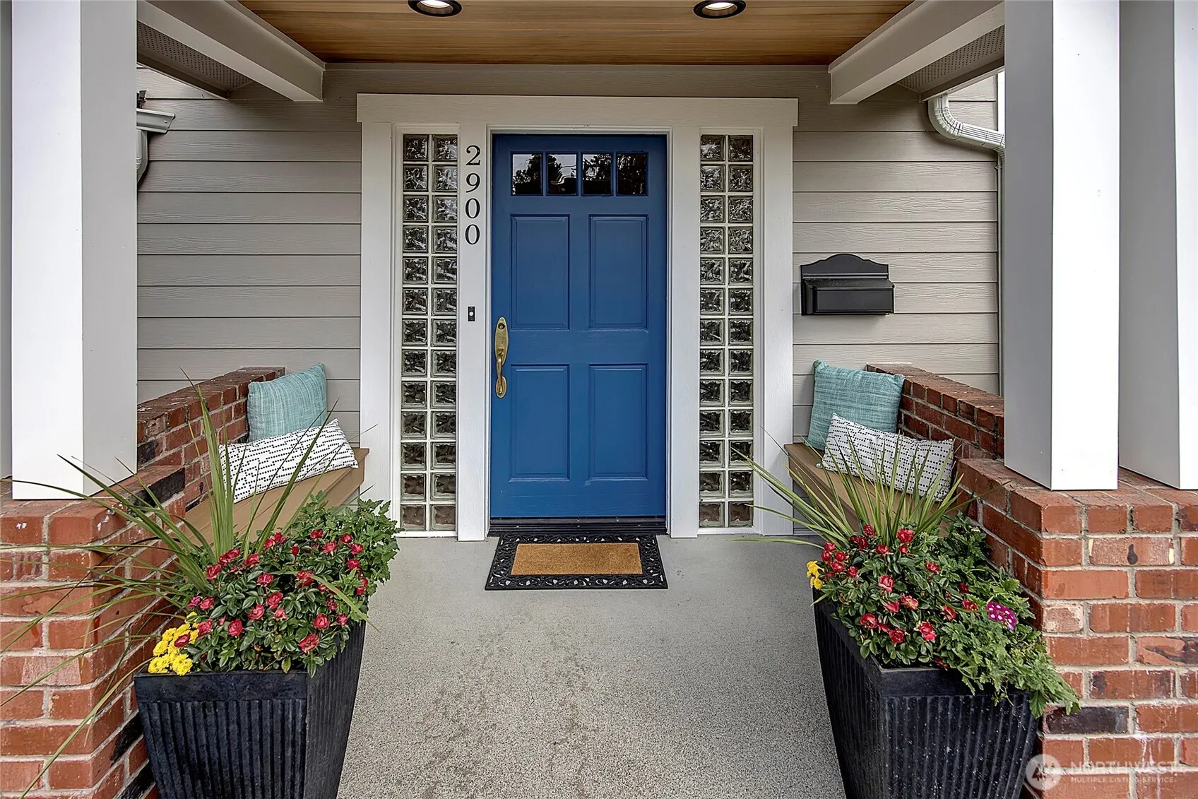 2900 W Newton Street , Seattle, WA 98199