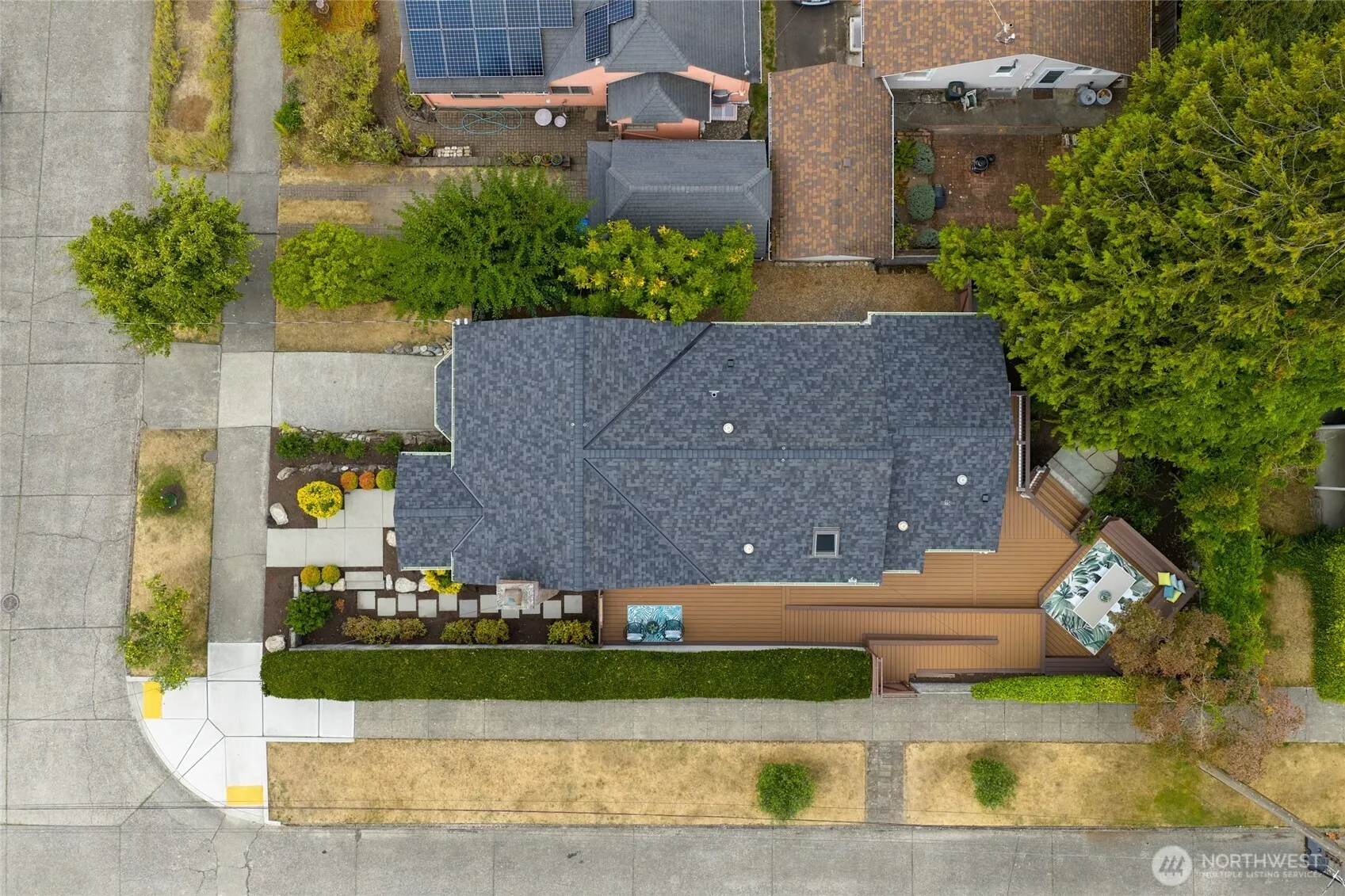 2900 W Newton Street , Seattle, WA 98199