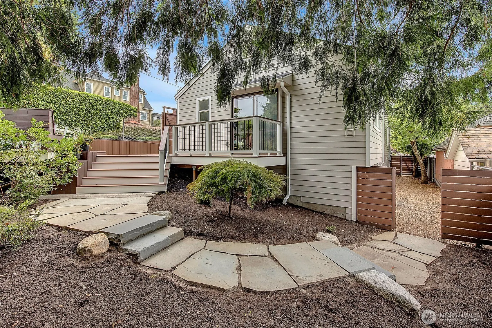 2900 W Newton Street , Seattle, WA 98199