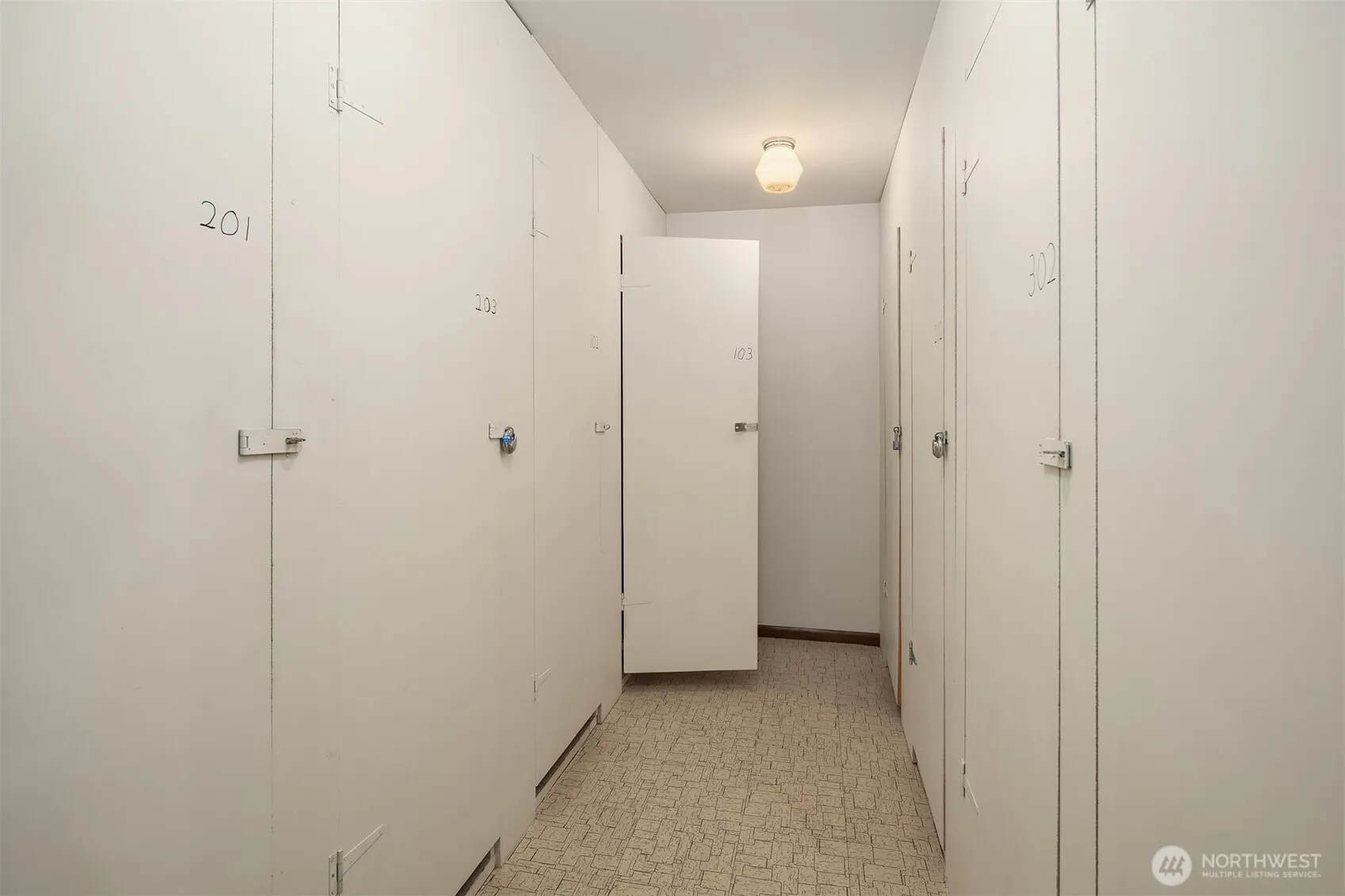 8217 5th Avenue NE #103, Seattle, WA 98115