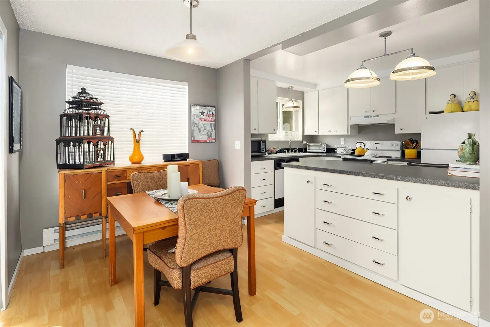 8217 5th Avenue NE #103, Seattle, WA 98115