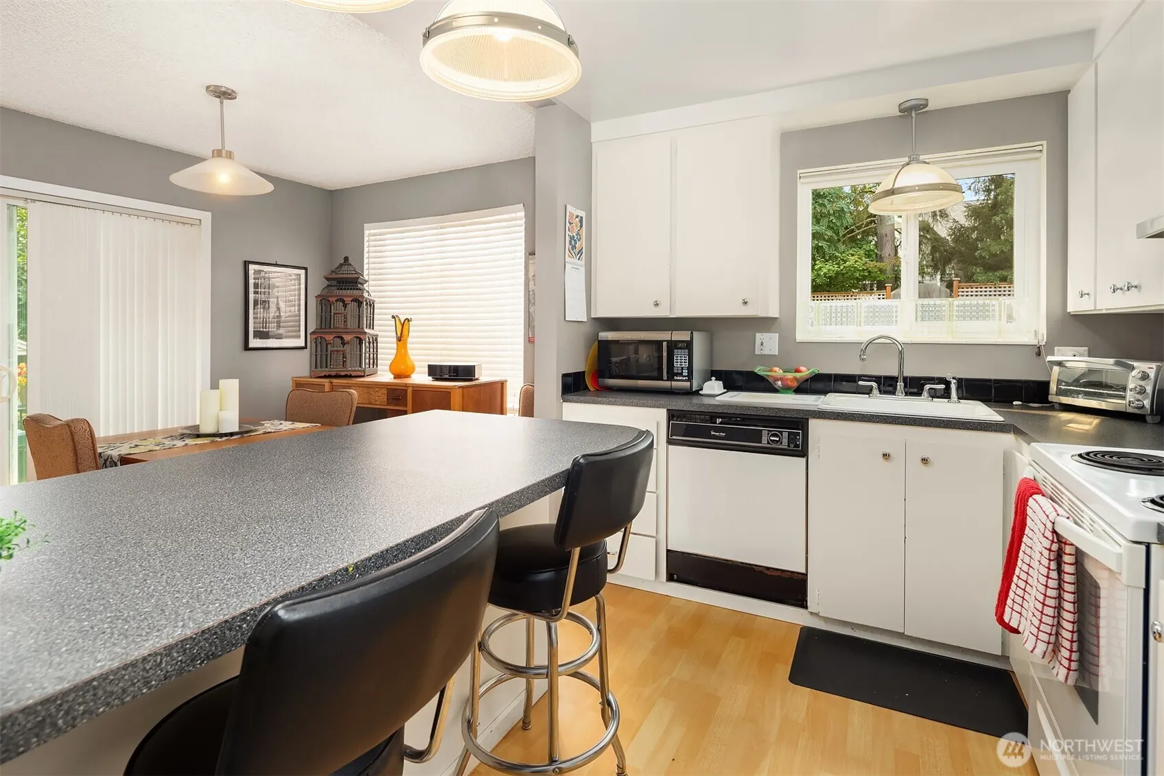 8217 5th Avenue NE #103, Seattle, WA 98115