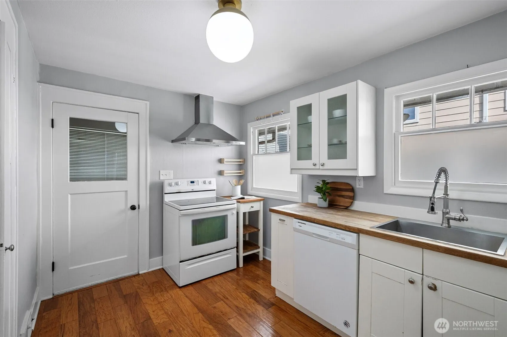 10728 Stone Avenue N, Seattle, WA 98133