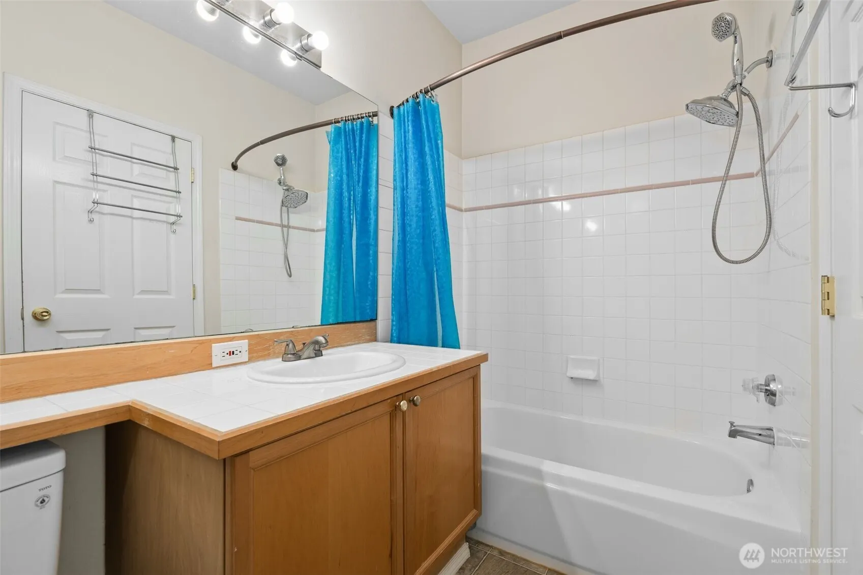 12120 NE 172nd Place #L201, Bothell, WA 98011