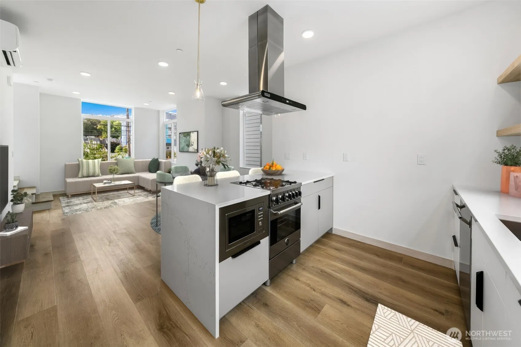 7558 43rd Avenue S, Seattle, WA 98118