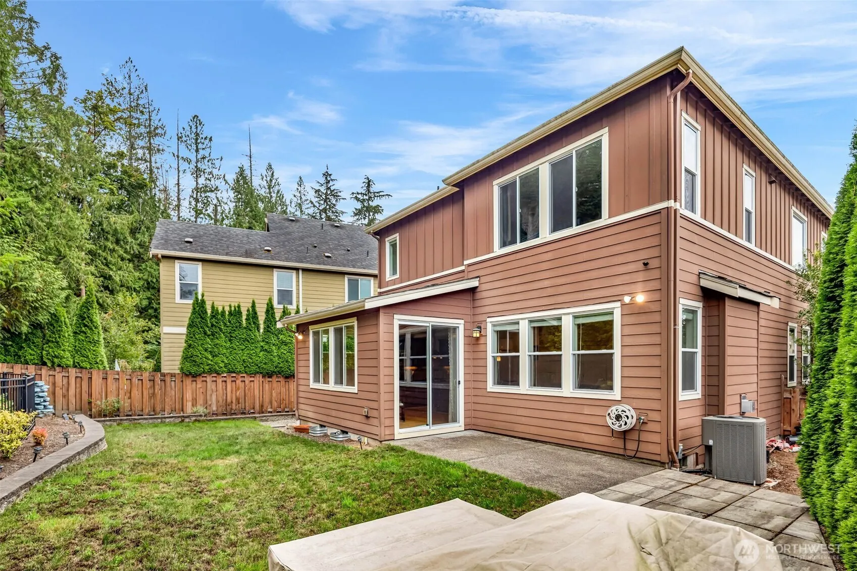 1705 NE Falls Dr , Issaquah, WA 98029-7822