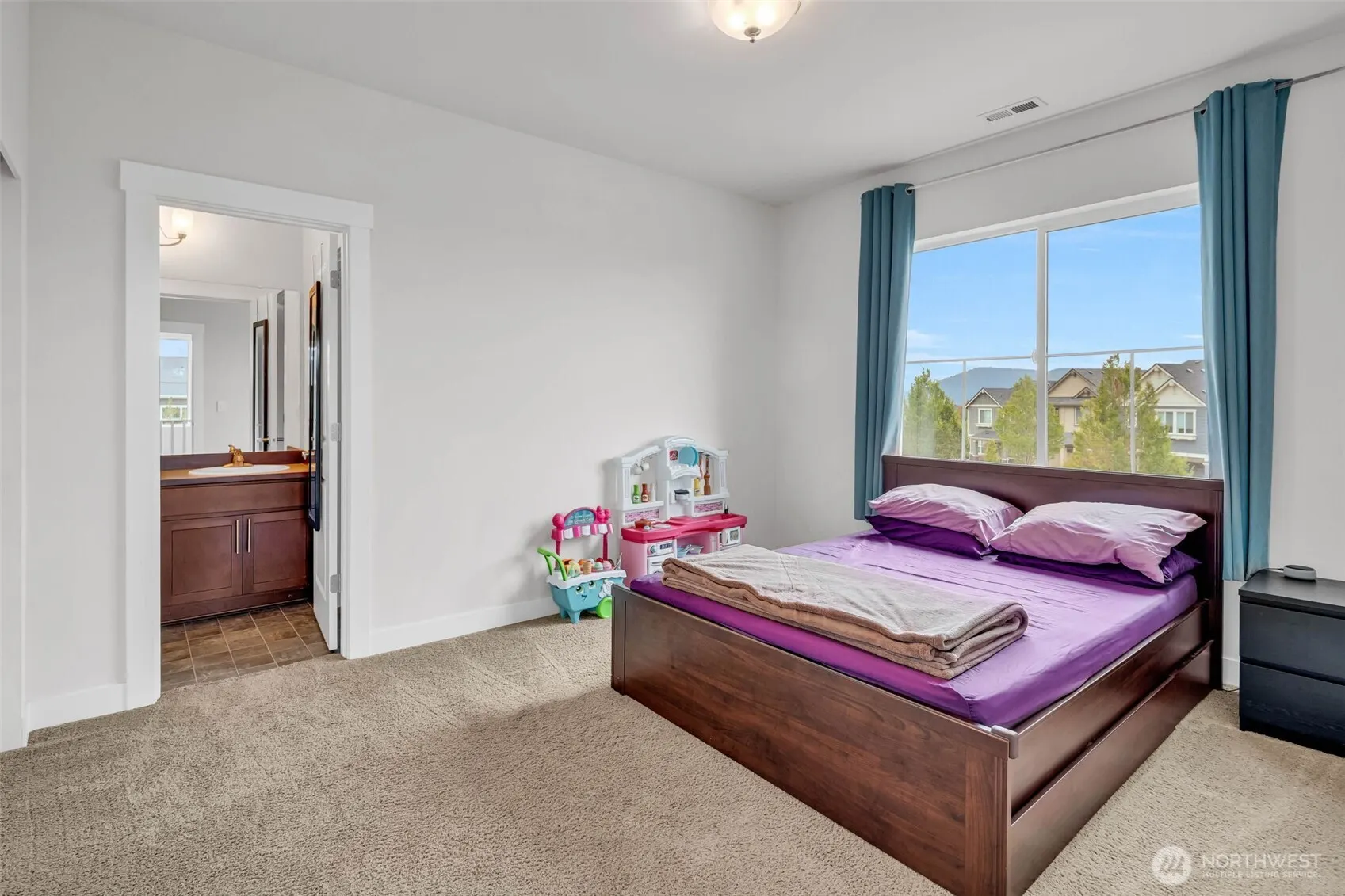 1705 NE Falls Dr , Issaquah, WA 98029-7822