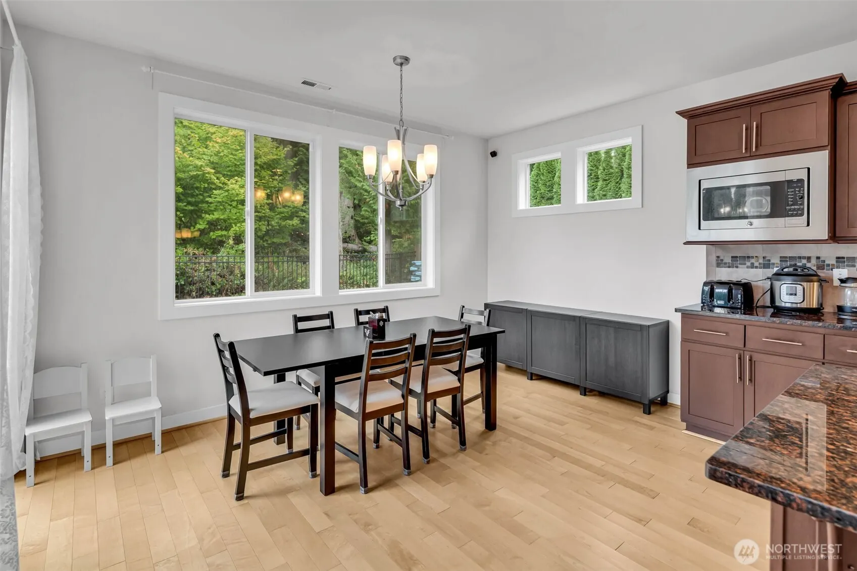 1705 NE Falls Dr , Issaquah, WA 98029-7822
