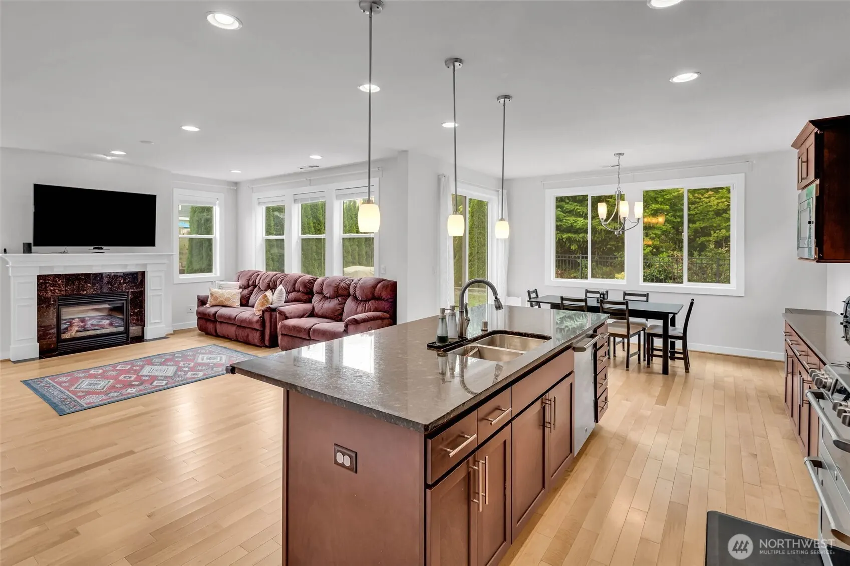 1705 NE Falls Dr , Issaquah, WA 98029-7822