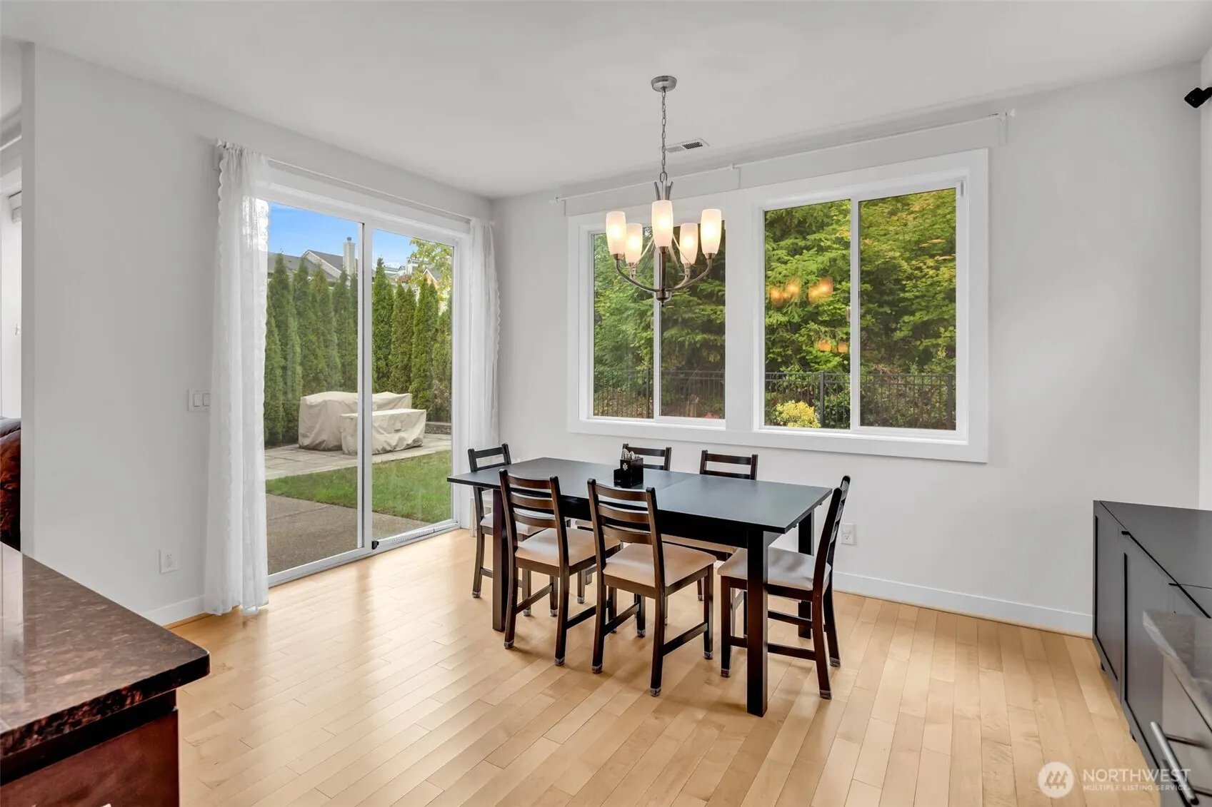 1705 NE Falls Dr , Issaquah, WA 98029-7822