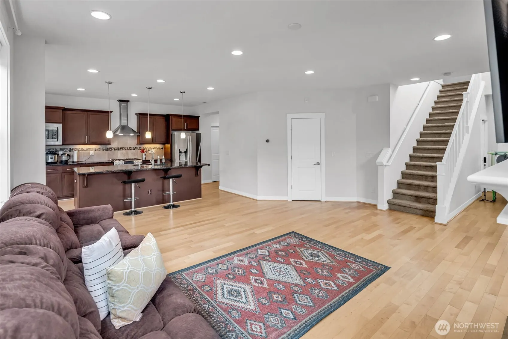1705 NE Falls Dr , Issaquah, WA 98029-7822