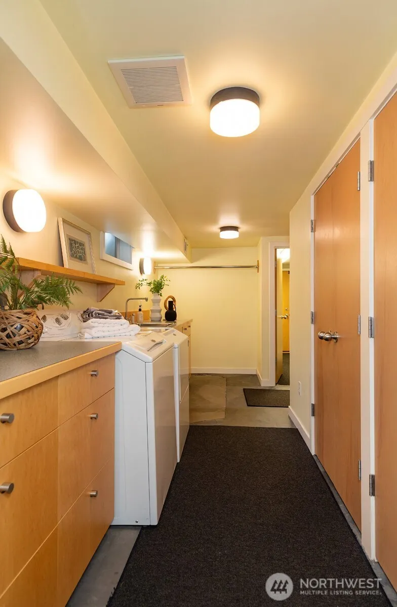 7 Newell Street , Seattle, WA 98109
