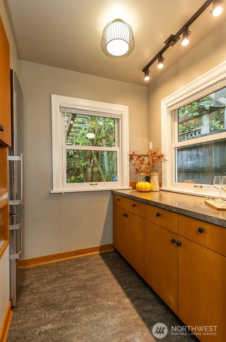 7 Newell Street , Seattle, WA 98109