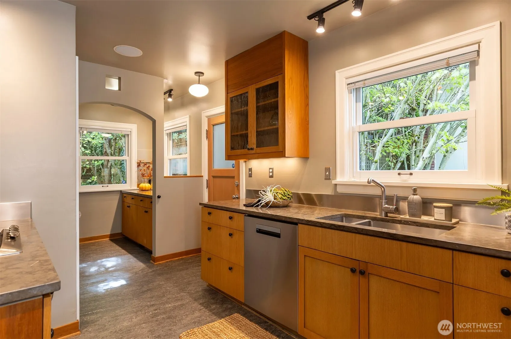 7 Newell Street , Seattle, WA 98109