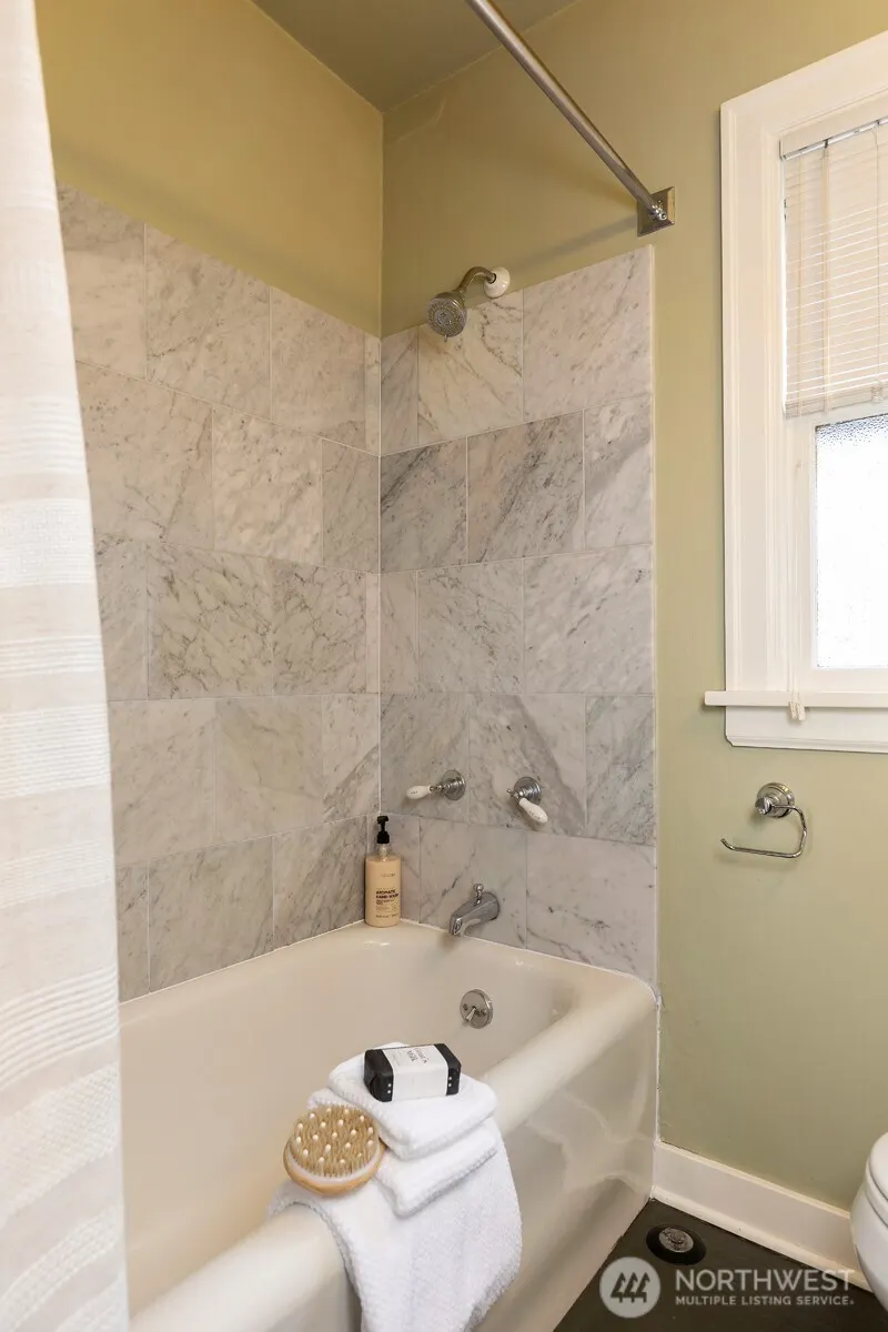 7 Newell Street , Seattle, WA 98109
