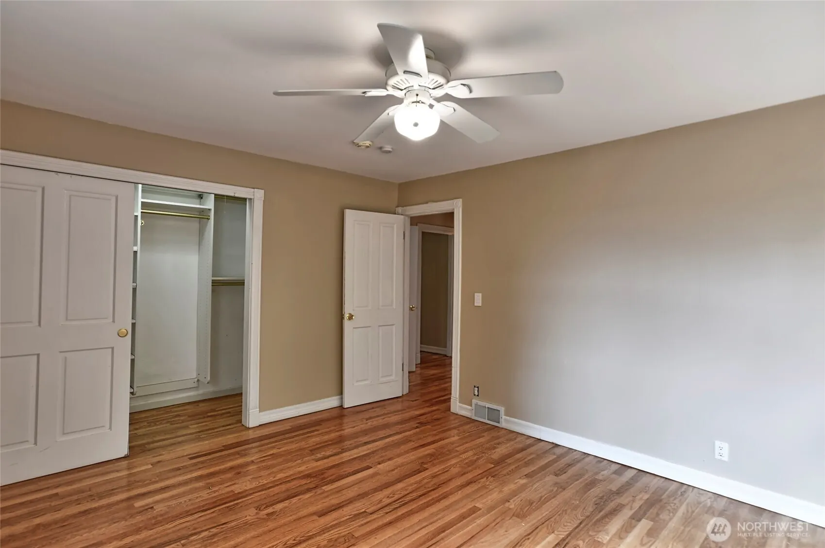 13649 Main St , Bellevue, WA 98005