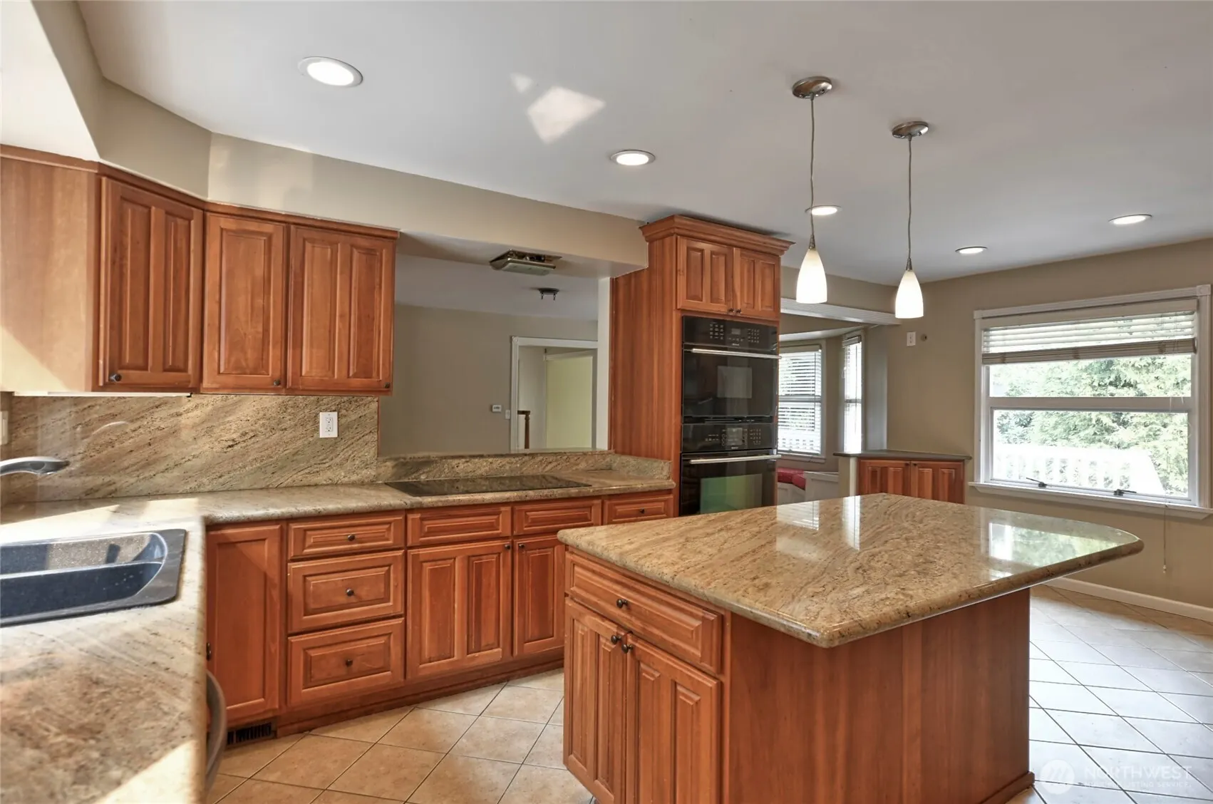 13649 Main St , Bellevue, WA 98005