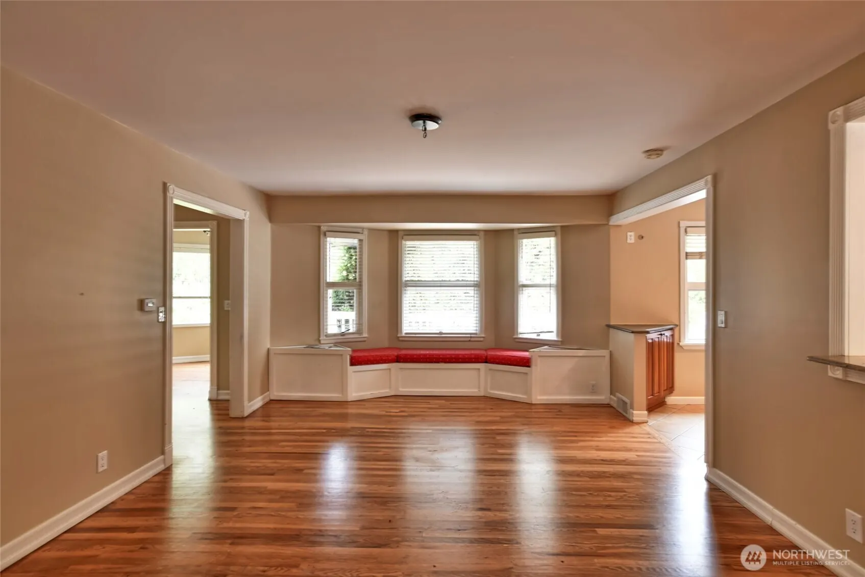 13649 Main St , Bellevue, WA 98005