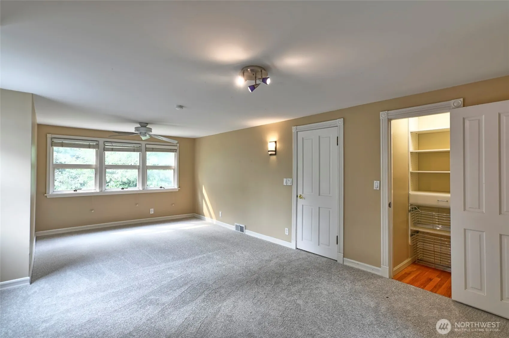 13649 Main St , Bellevue, WA 98005