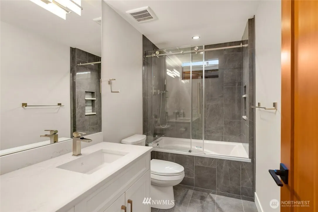 3146 Portage Bay E #G, Seattle, WA 98102