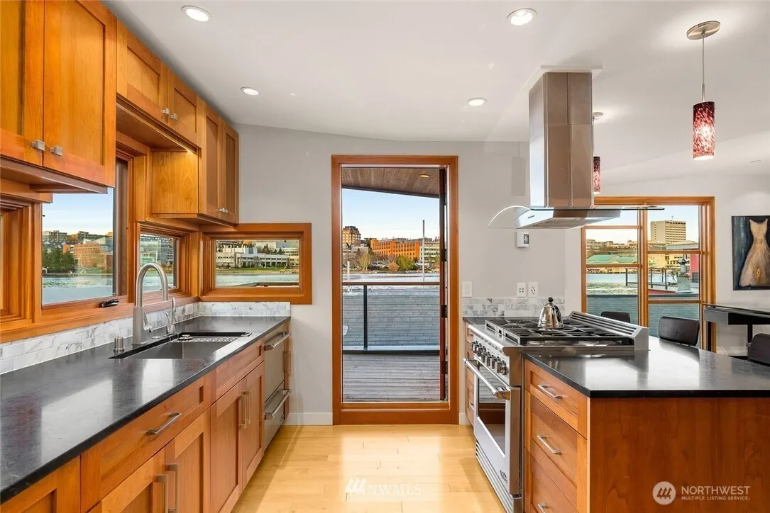 3146 Portage Bay E #G, Seattle, WA 98102