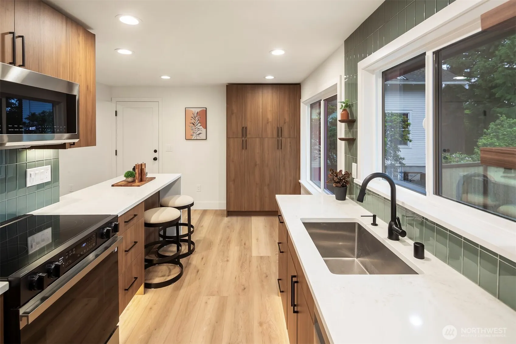 10541 Ashworth Avenue N, Seattle, WA 98133