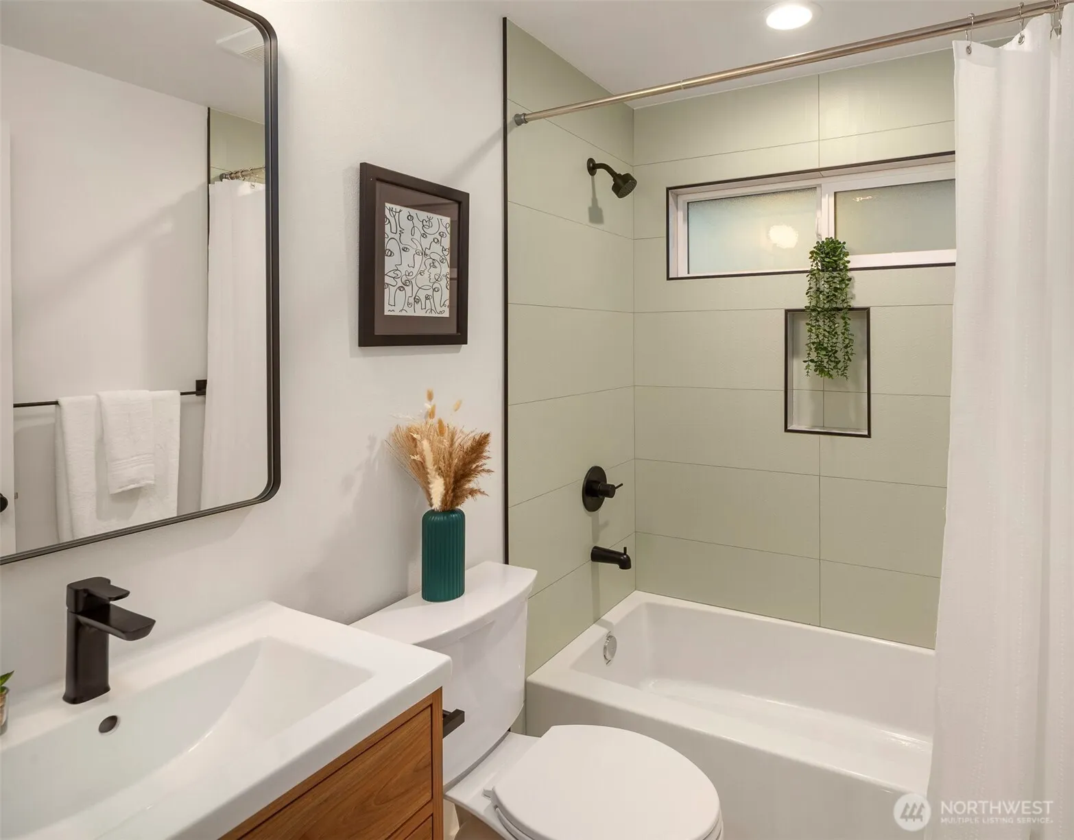 10541 Ashworth Avenue N, Seattle, WA 98133