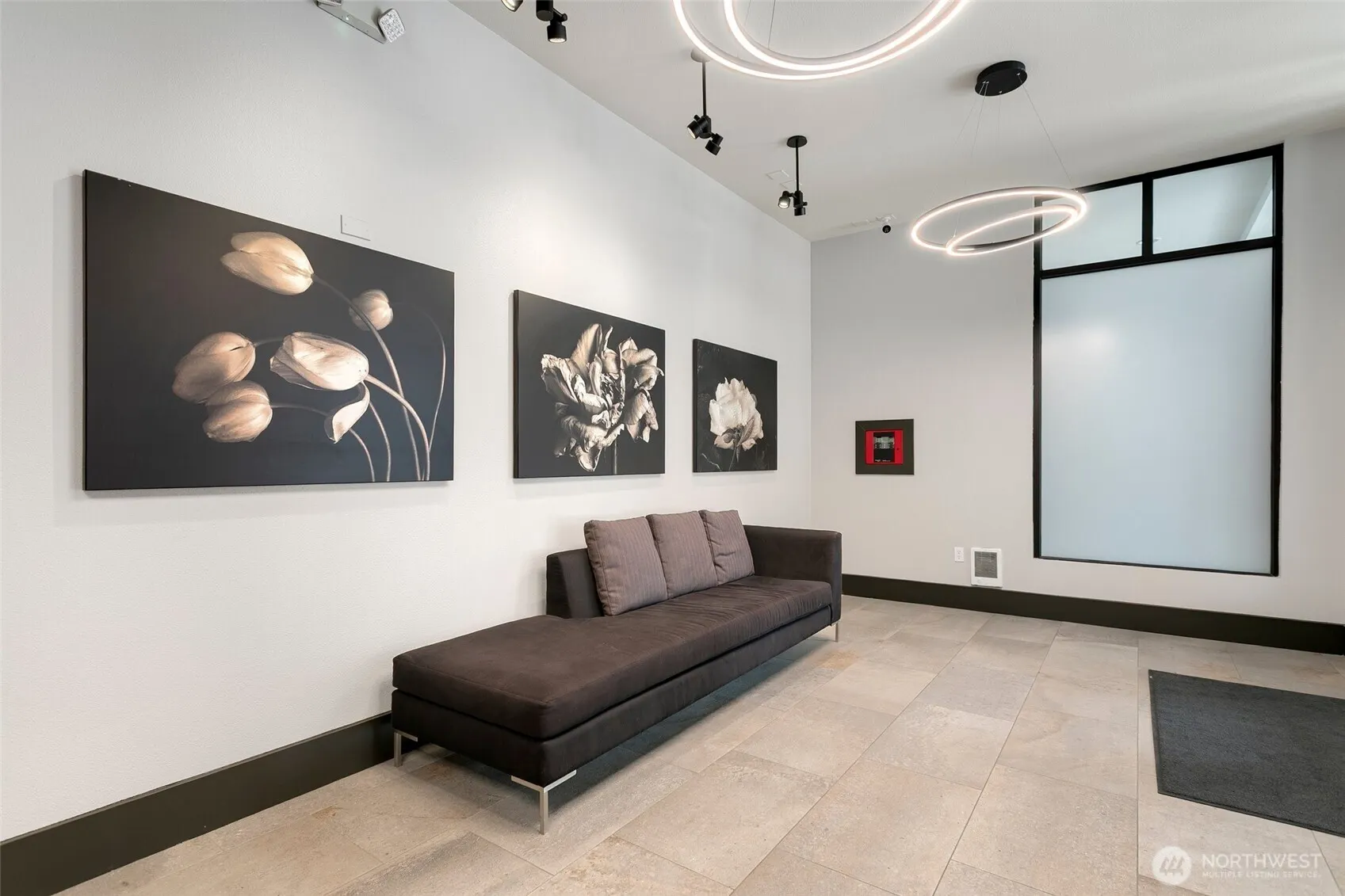 812 5th Avenue N #102, Seattle, WA 98109