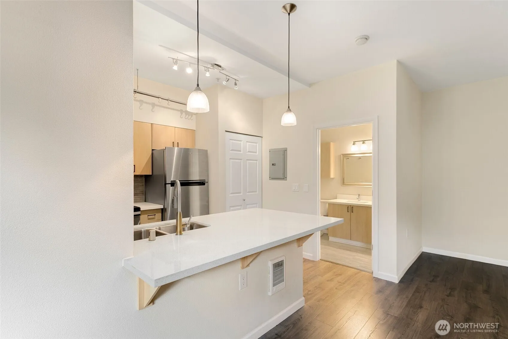 812 5th Avenue N #102, Seattle, WA 98109