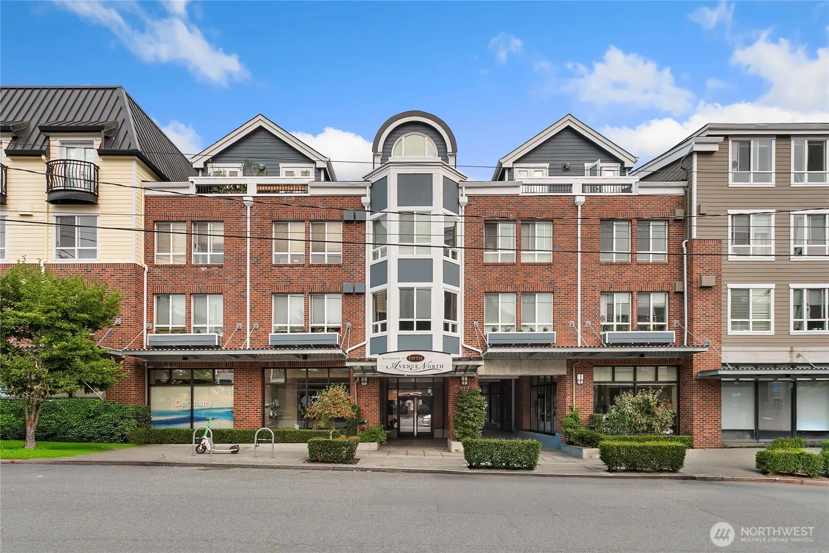 812 5th Avenue N #102, Seattle, WA 98109