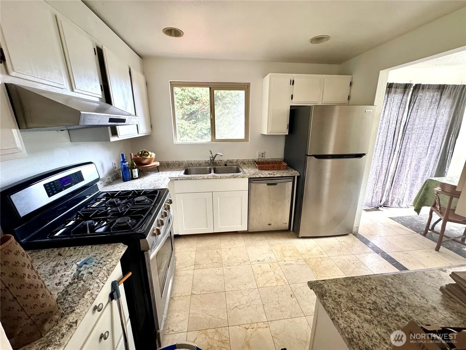 4016 Burton Place W, Seattle, WA 98199-1920