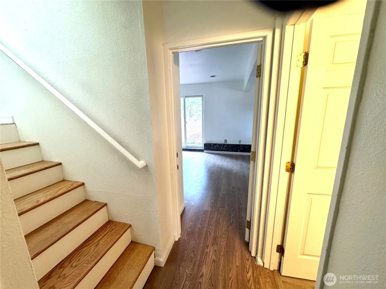 4016 Burton Place W, Seattle, WA 98199-1920